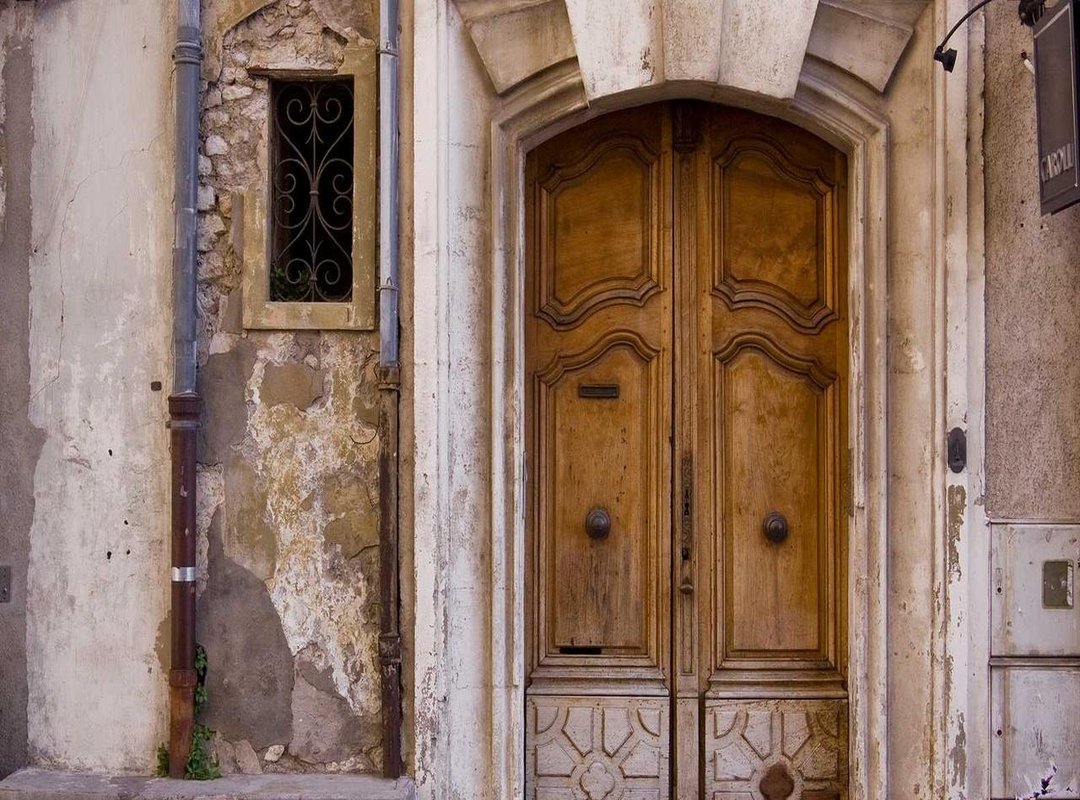 The Budget-Friendly Arrivals: Stansted (STN) and Luton (LTN)